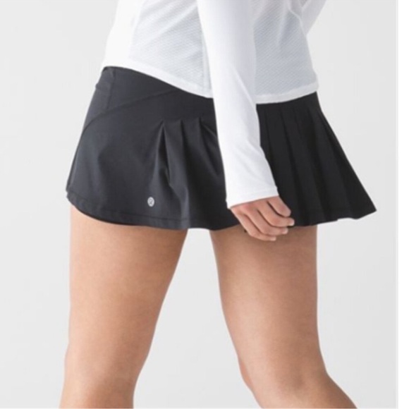 lululemon athletica Dresses & Skirts - Lululemon Circuit Breaker Skirt Black Sz 4